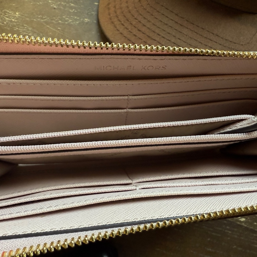 Purses - Picture 4 of 4